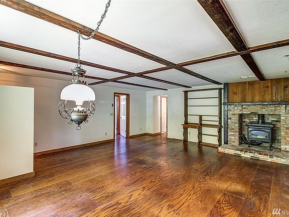 5th image of 616 Hacienda Dr
