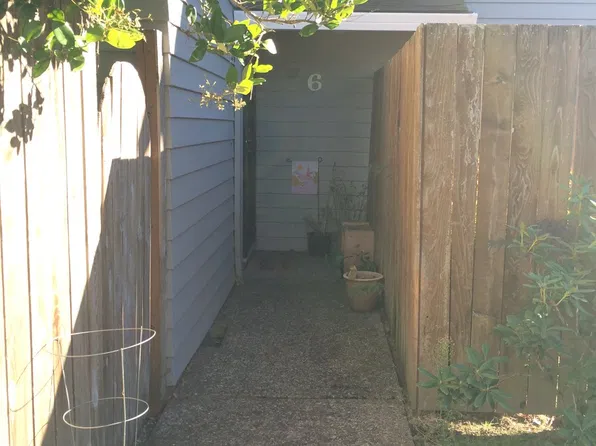 2019 NE Darby St Unit 6, Hillsboro, OR 97124