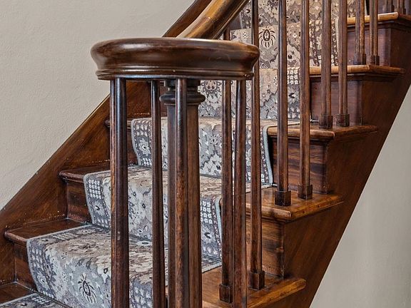 5th image of 827 E Washington St