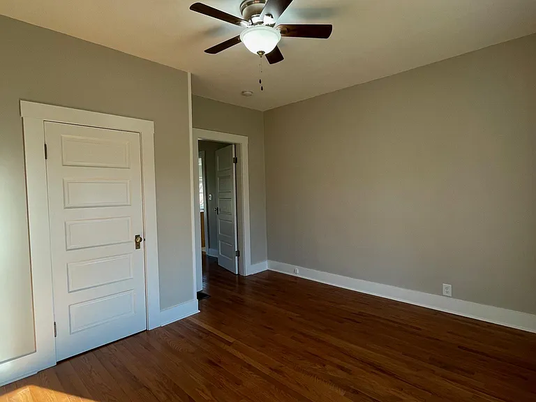 2421 E Thompson Rd — Photo 15