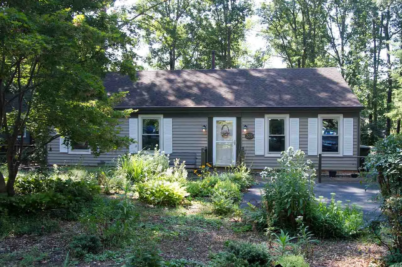 326 Bennington Rd photo 1