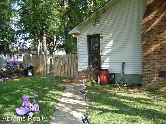 2nd image of 2328 Springdale Rd