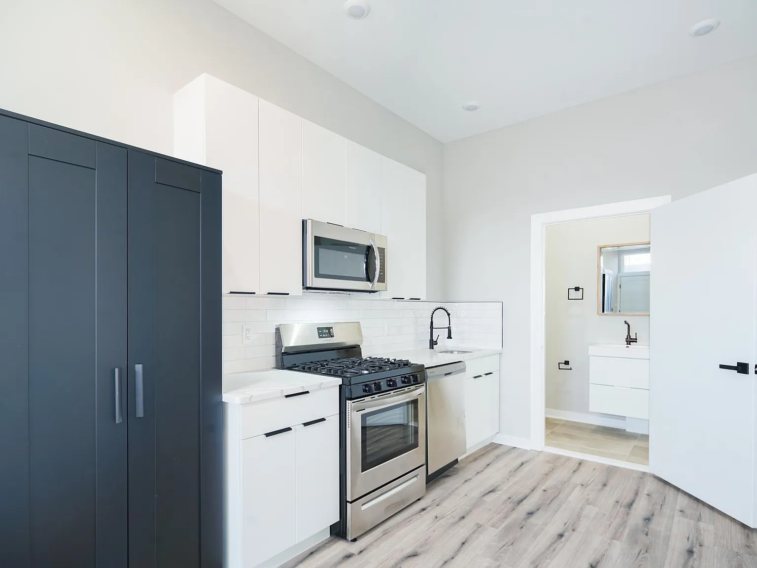 Studio, 750 sqft, $950 — Photo 4