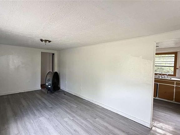 3rd image of 839 S George Ave