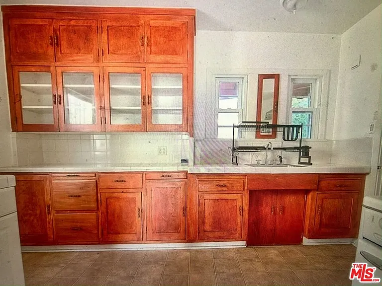 1360 Masselin Ave — Photo 4