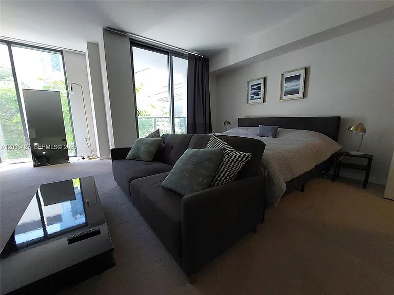 31 SE 6th St #403 — Photo 2