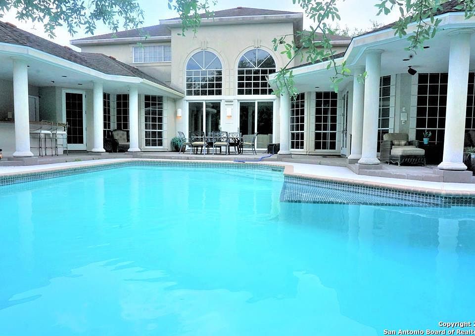 1st image of 2 Windsor Drive