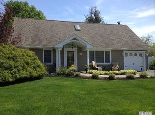 66 Rosemont Ave, Farmingville, NY 11738