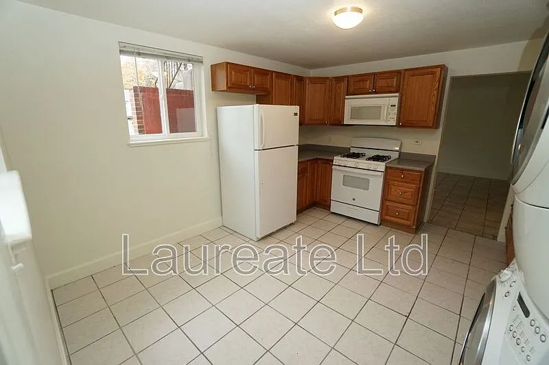 2 bed, 1.0 bath, 900 sqft, $1,350 — Photo 4