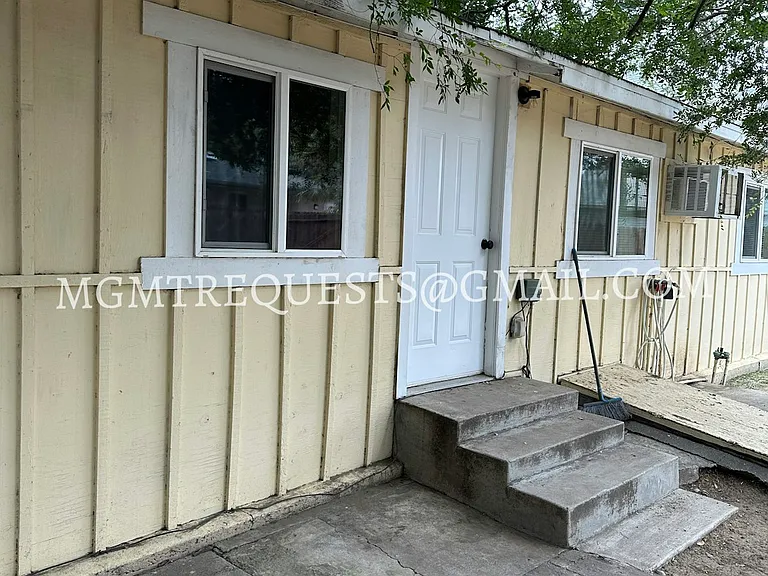 3374 Lime St #1/2 — Photo 9