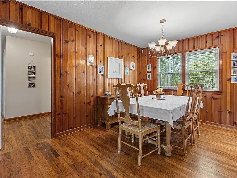 1110 Carrin Dr — Photo 3