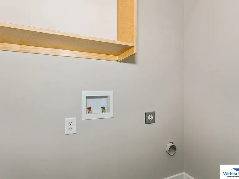 101 E Santa Fe Cir — Photo 4