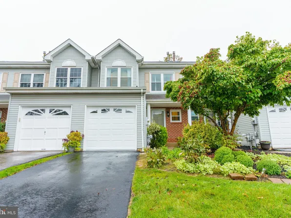 18 Red Tail Ct, Royersford, PA 19468