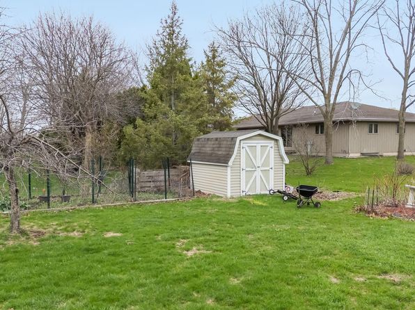 220 Mandella Ct, Neenah, WI 54956