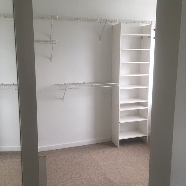 WALK IN CLOSET