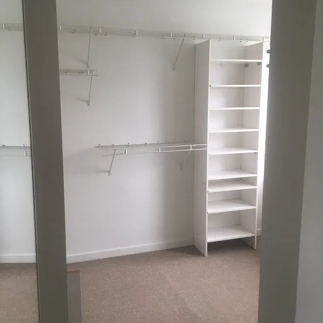 WALK IN CLOSET