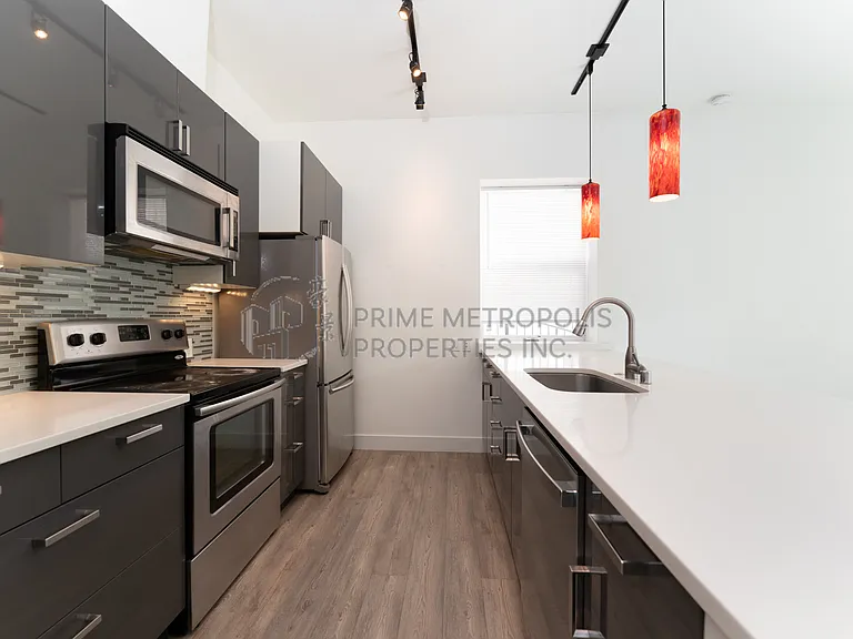 220 23rd Ave E #100 — Photo 4
