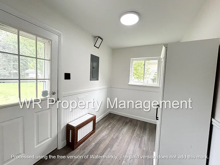 7076 Middlebury Dr — Photo 9