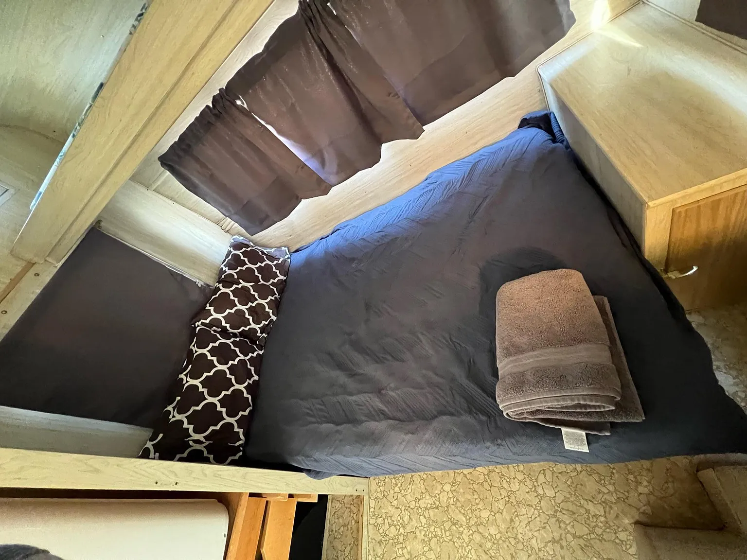 4 bed, 2.0 bath, 1800 sqft, $685 — Photo 1