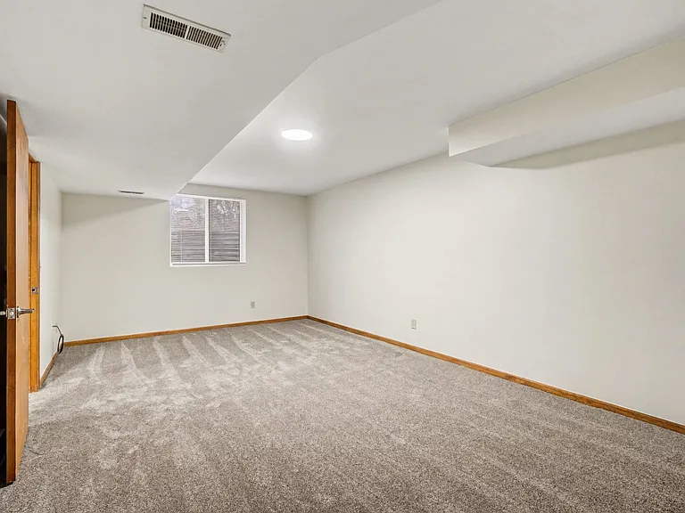 6065 Fairgrove St — Photo 17