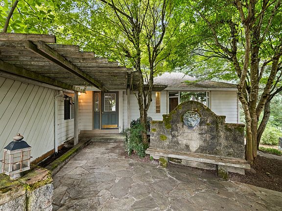 3rd image of 231 NE Scott Dr