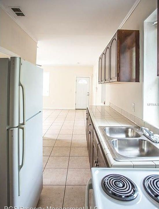 1st image of 215 Cedar Ave