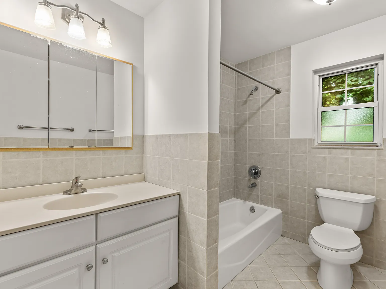 2 bed, 1.5 bath, $2,800 — Photo 3