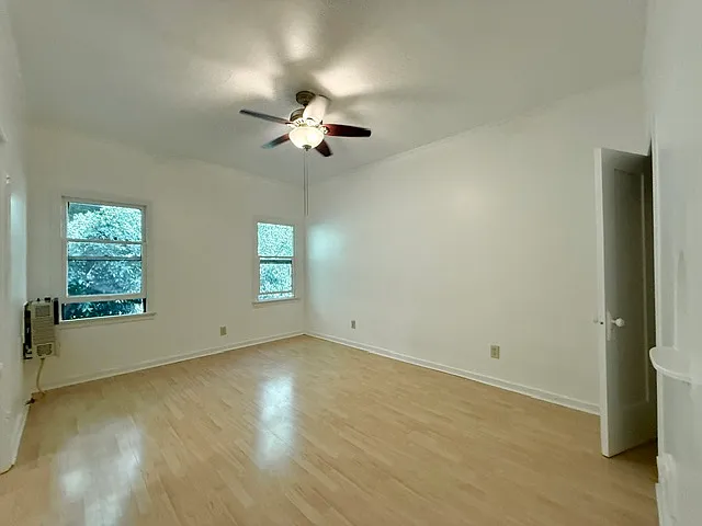 Studio, 350 sqft, $1,425 — Photo 2