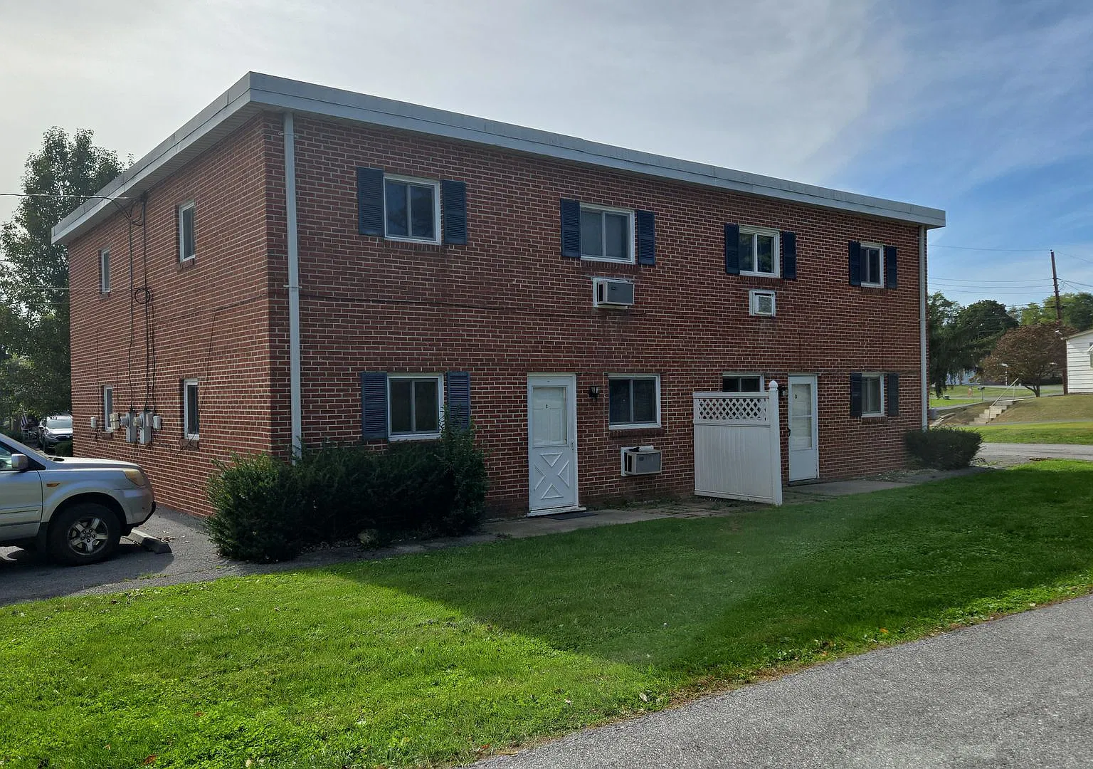835 High St — Photo 2