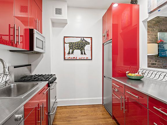 4th image of 11 Charlton St APT 2B