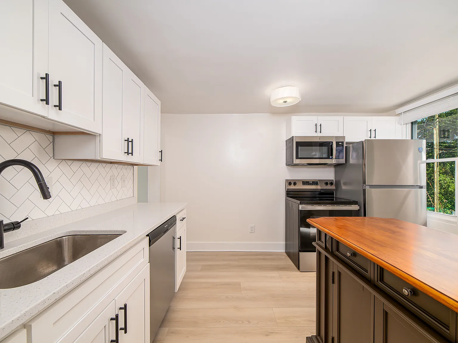 9612 1st Bay St — Photo 3