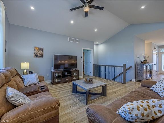 3rd image of 68 Backus Dr