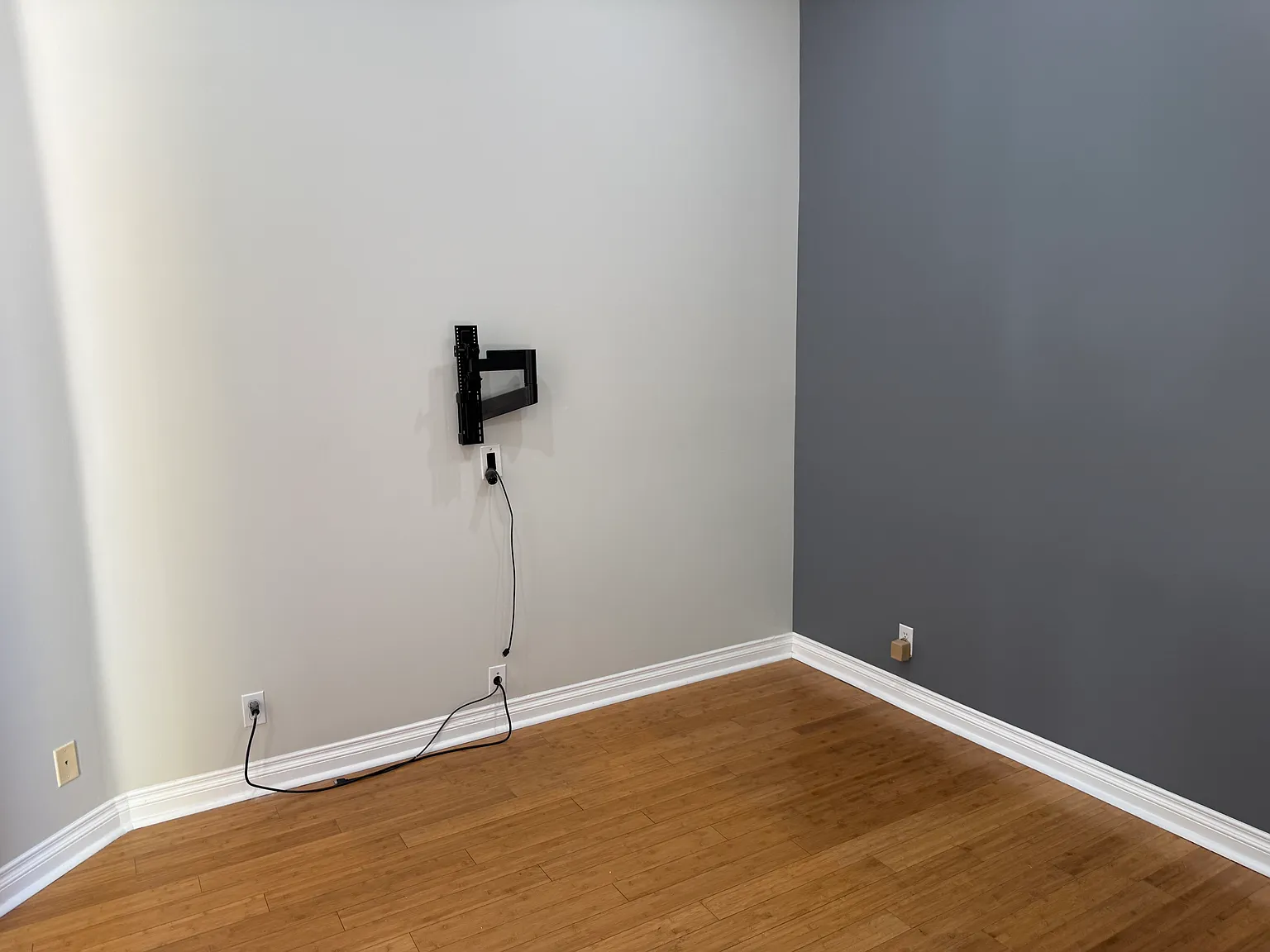 3 bed, 2.5 bath, 1932 sqft, $4,199 — Photo 3