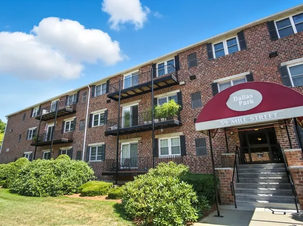 59 Mill St APT 305, Dracut, MA 01826