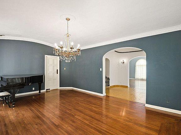 4th image of 300 N Orange Dr #302
