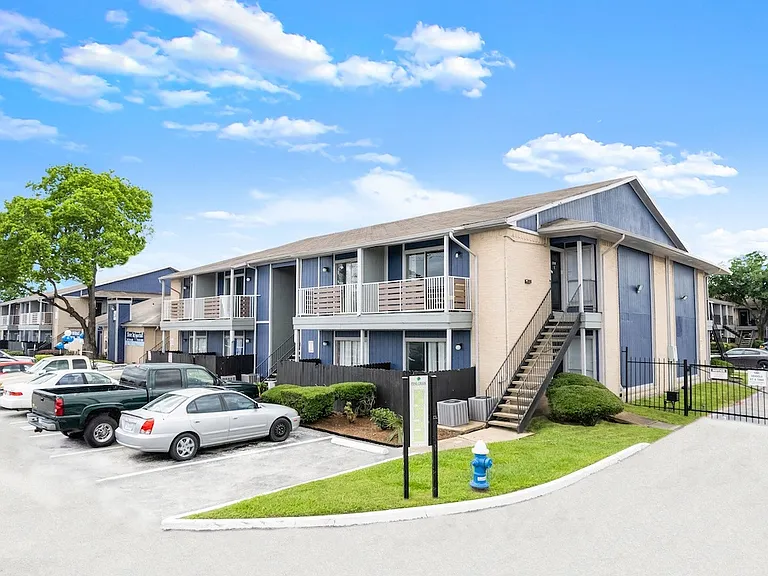 Pine Creek Apartments — Photo 11