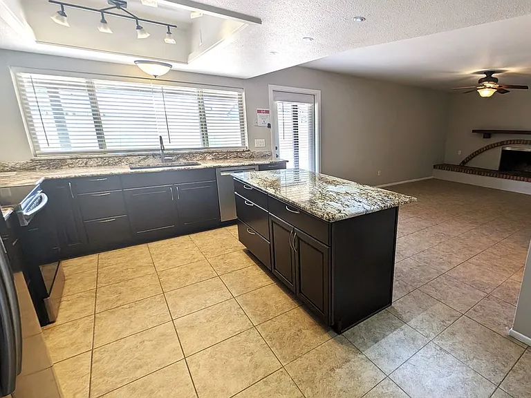 2431 W Plata Ave — Photo 9