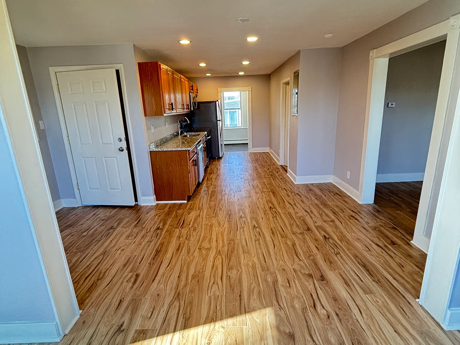 3 bed, 1.5 bath, 1250 sqft, $3,300 — Photo 3