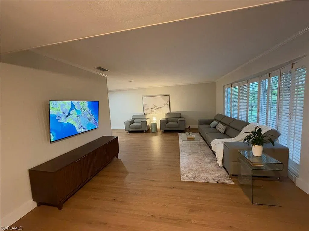 4 bed, 3.5 bath, 2283 sqft, $14,750 — Photo 4