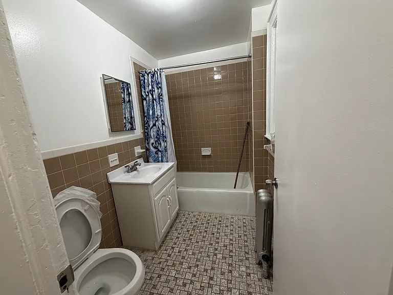 2823 La Salle Ave #1 — Photo 6