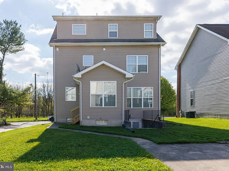 4704 Denview Way — Photo 34