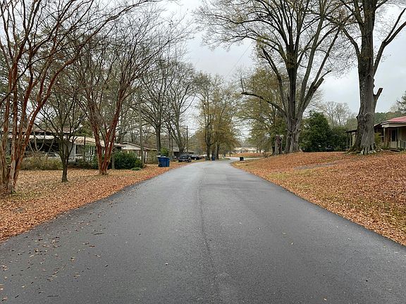 4th image of 180 Bennett St