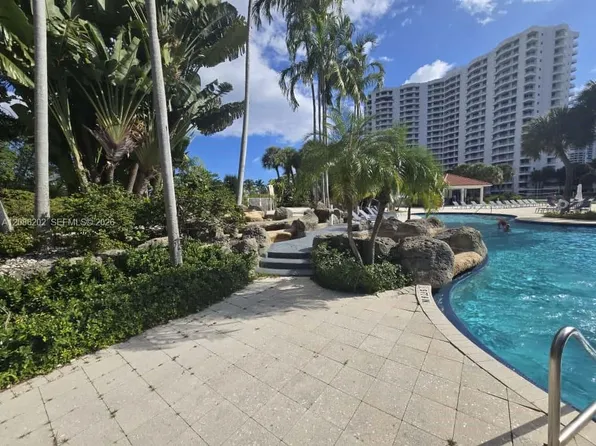 3300 NE 191st St APT 1202, Aventura, FL 33180