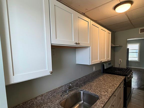 4th image of 766 Plymouth Ave #2W