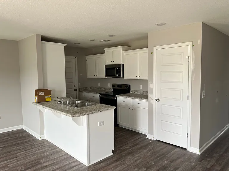 7054 White Pine Ave — Photo 6