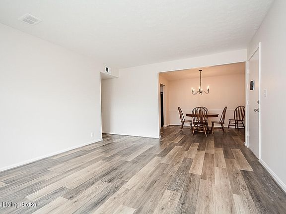 5th image of 312 Logsdon Ct