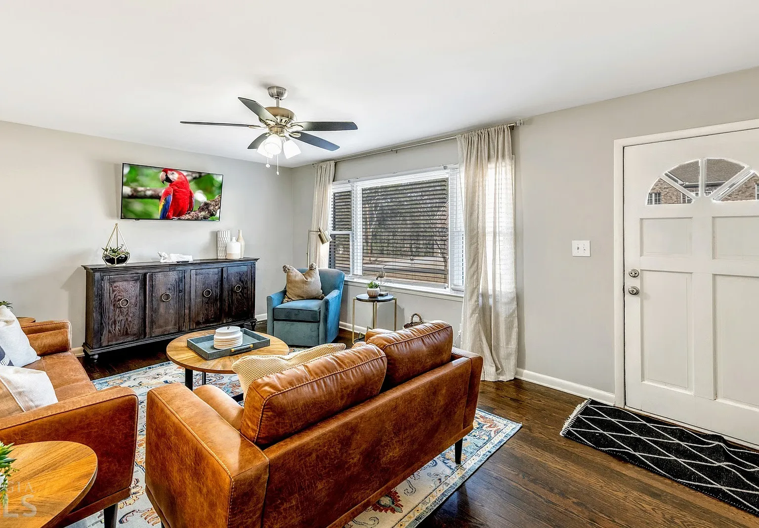 3 bed, 2.0 bath, 100 sqft, $5,200 — Photo 2