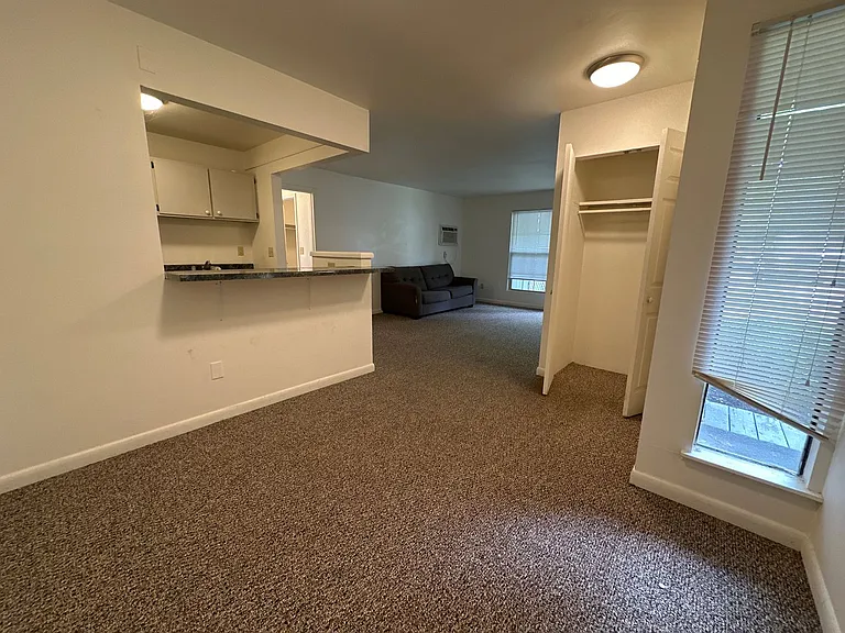 University Park Apartments near Cornell University — Photo 97
