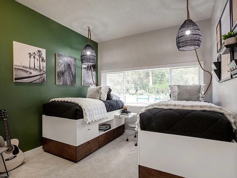 415 Gayley Ave — Photo 2