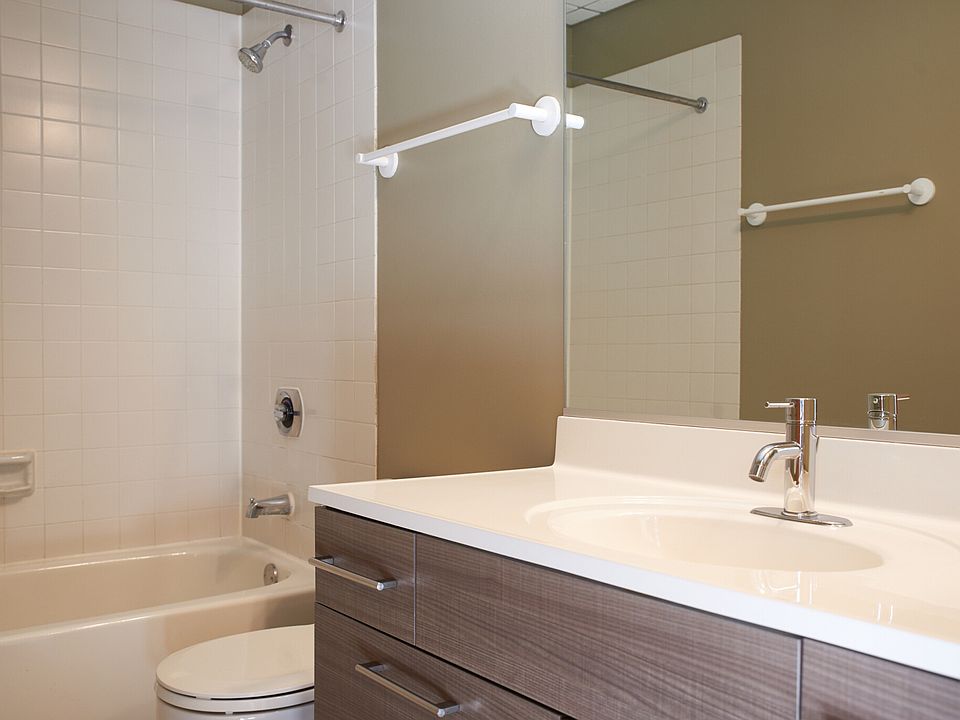 2nd image of 925 Huron #109